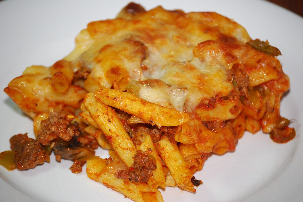 A photo of chicken pasta bake cheese