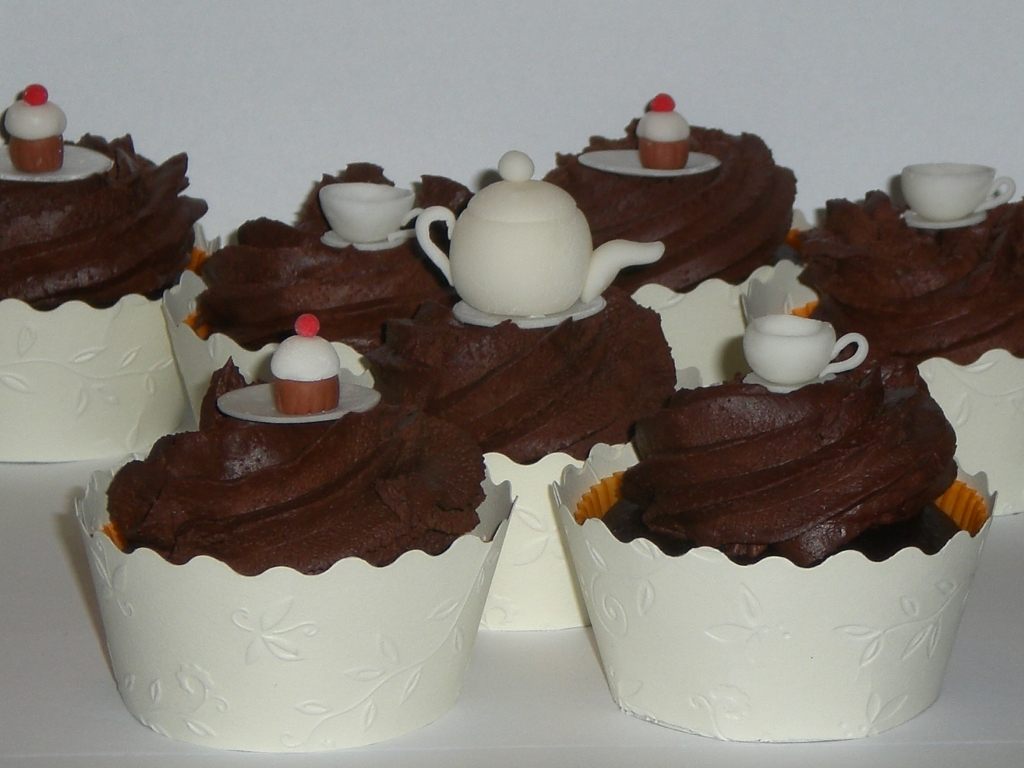 A photo of chocolate ganache frosting
