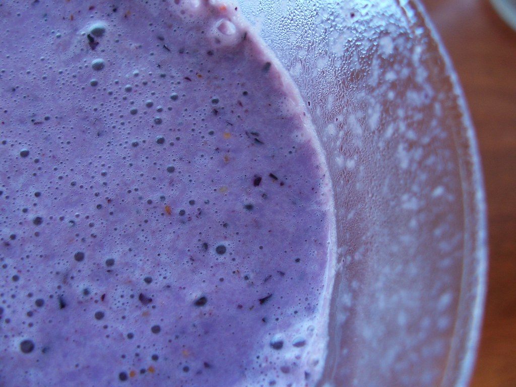 A photo of blueberry smoothie glass