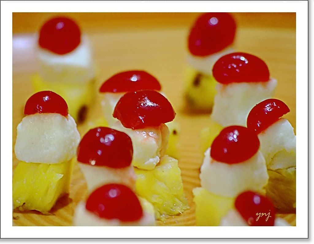 A photo of cottage cheese pineapple