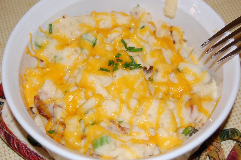 A photo of mashed potatoes bowl